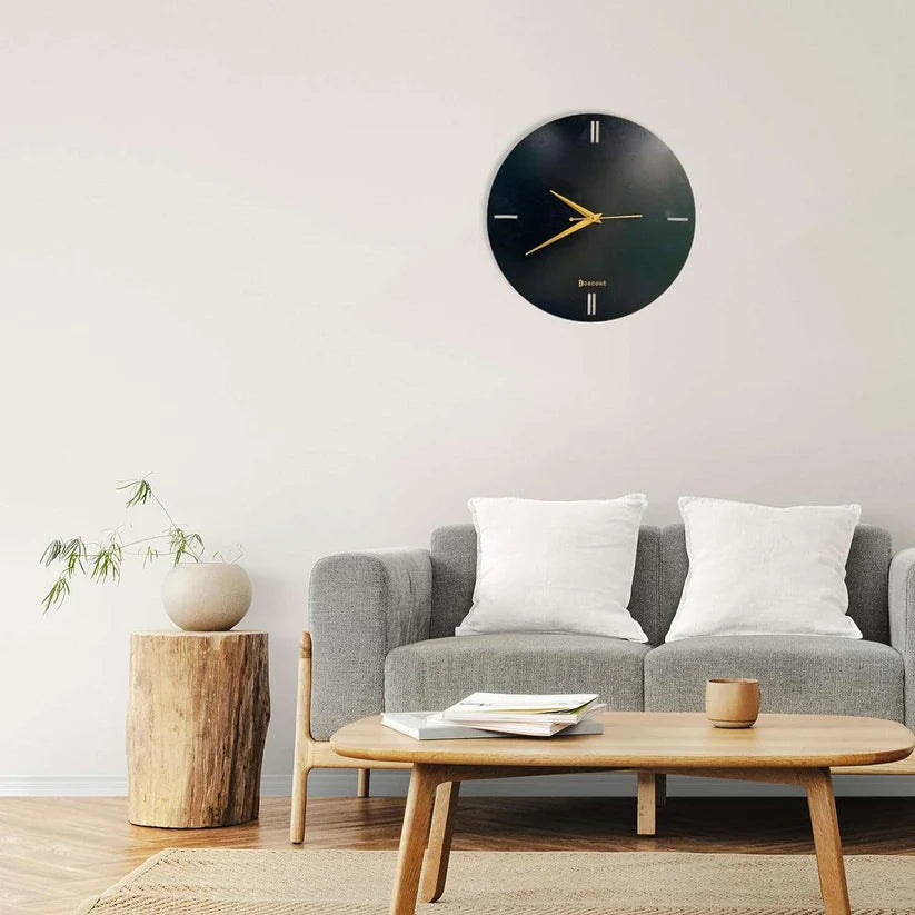 Round Dial Wooden Wall Clock